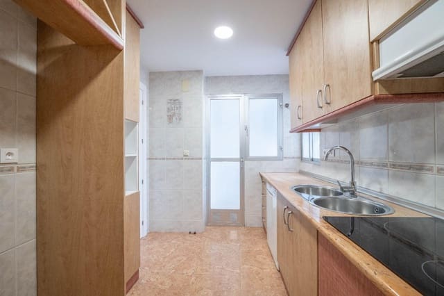 3 soveværelse Lejlighed til salg i Centro, Granada by med garage - € 419.000 (Ref: 9419687)