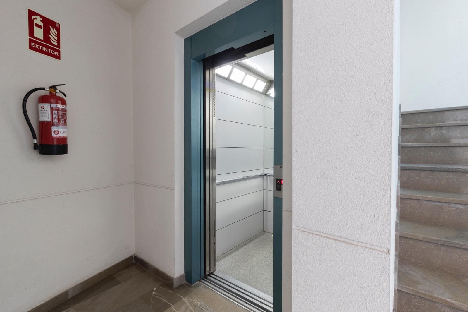 3 bedroom Flat for sale in Maracena with garage - € 215,000 (Ref: 9419688)