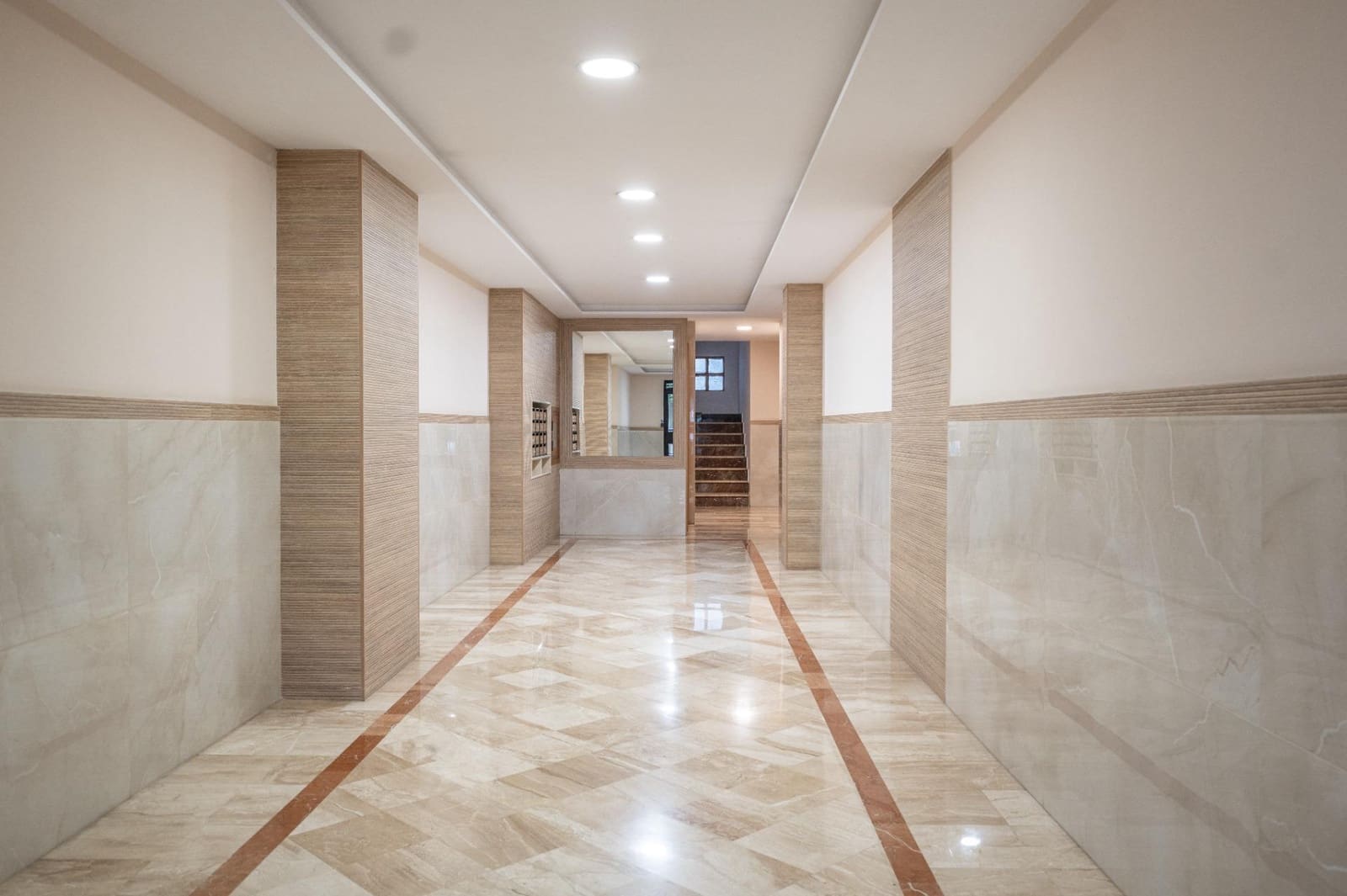 4 slaapkamer Flat te koop in Granada stad - € 285.000 (Ref: 9419690)