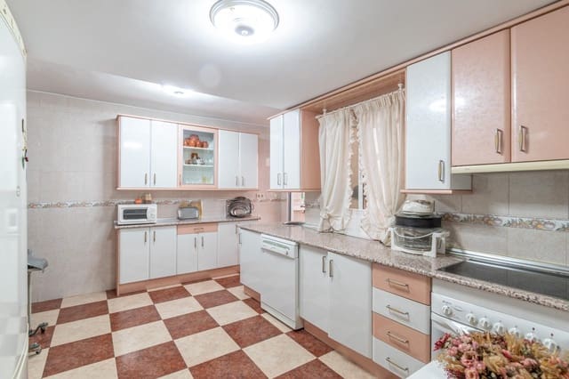 3 soveværelse Lejlighed til salg i Centro, Granada by - € 305.000 (Ref: 9419695)