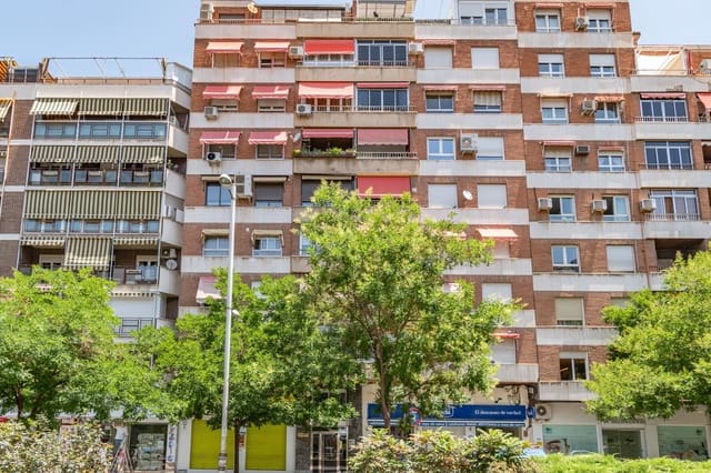 3 soveværelse Lejlighed til salg i Centro, Granada by - € 305.000 (Ref: 9419695)
