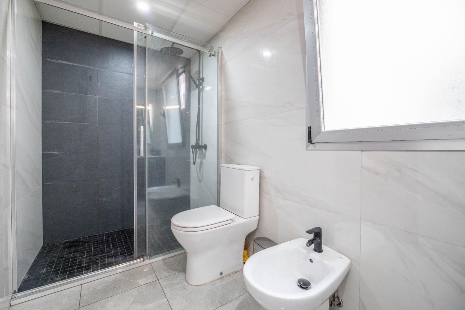 2 soverom Leilighet til salgs i Atarfe med svømmebasseng garasje - € 149 000 (Ref: 9419701)