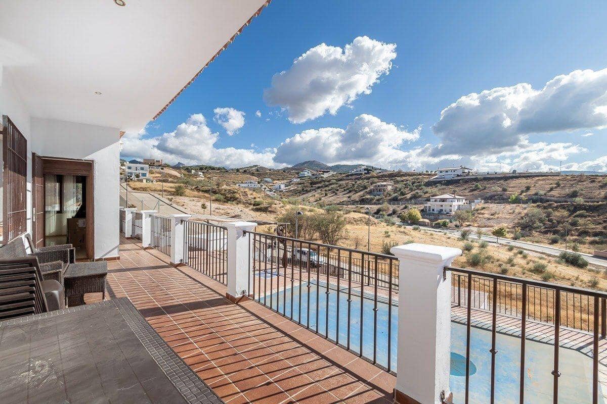 3 sovrum Villa till salu i La Zubia med pool garage - 320 000 € (Ref: 9419702)