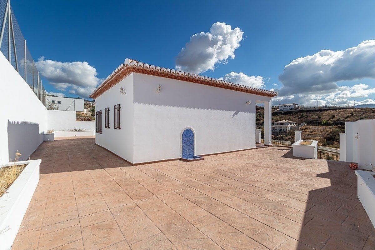 3 sovrum Villa till salu i La Zubia med pool garage - 320 000 € (Ref: 9419702)