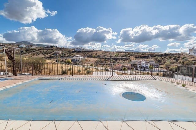 3 Zimmer Villa zu verkaufen in La Zubia mit Pool Garage - 320.000 € (Ref: 9419702)