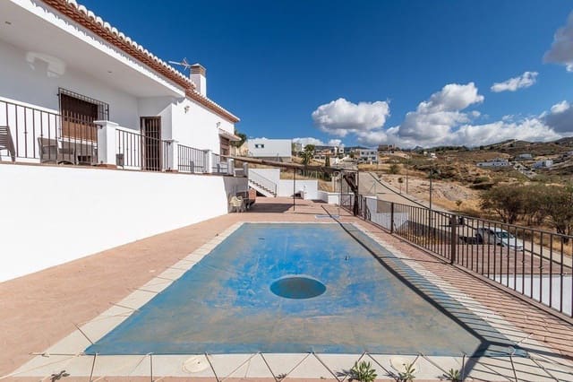 3 Zimmer Villa zu verkaufen in La Zubia mit Pool Garage - 320.000 € (Ref: 9419702)