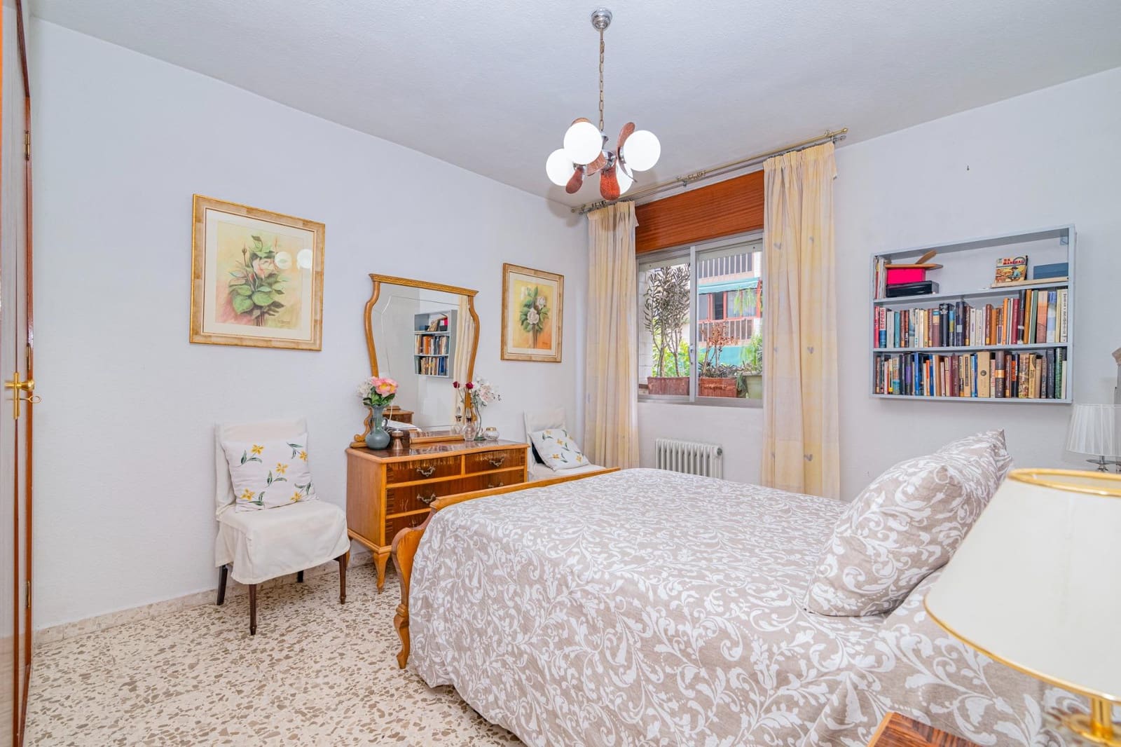 4 makuuhuone Asunto myytävänä paikassa Granada kaupunki mukana 
autotalli - 339 000 € (Ref: 9419704)