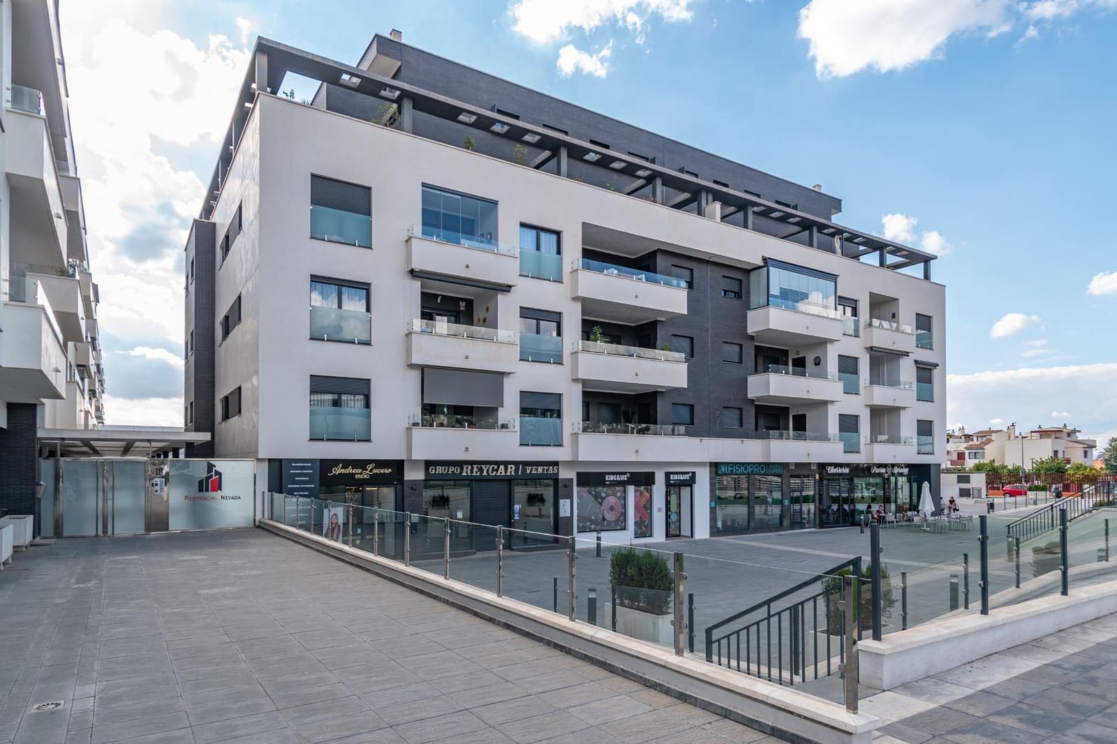 3 bedroom Flat for sale in Armilla with pool - € 462,000 (Ref: 9419708)