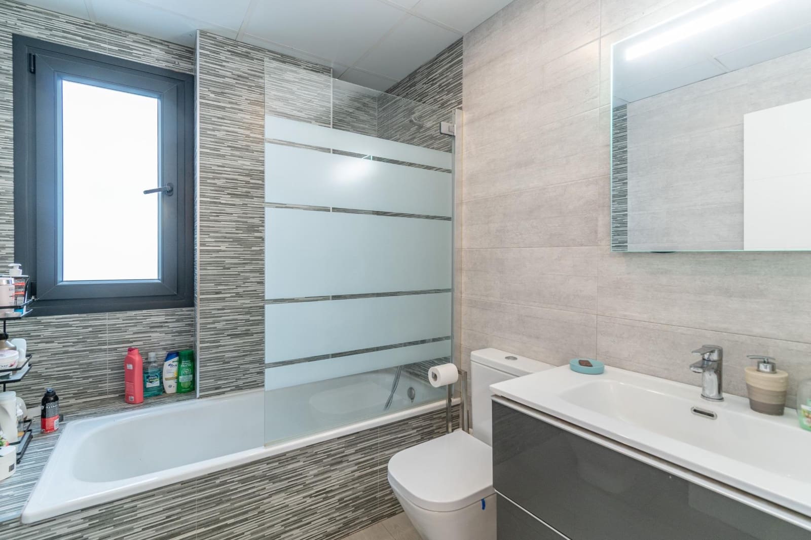 3 bedroom Flat for sale in Armilla with pool - € 462,000 (Ref: 9419708)