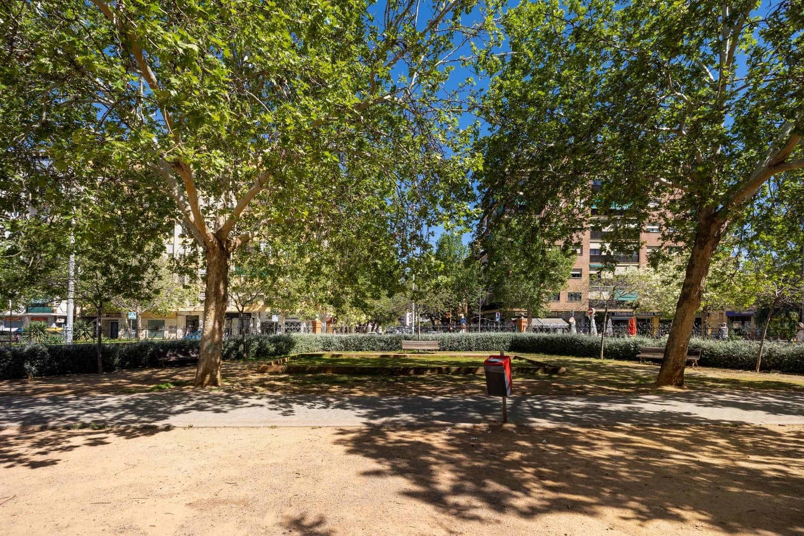 Commercieel te koop in Granada stad - € 95.000 (Ref: 9419709)