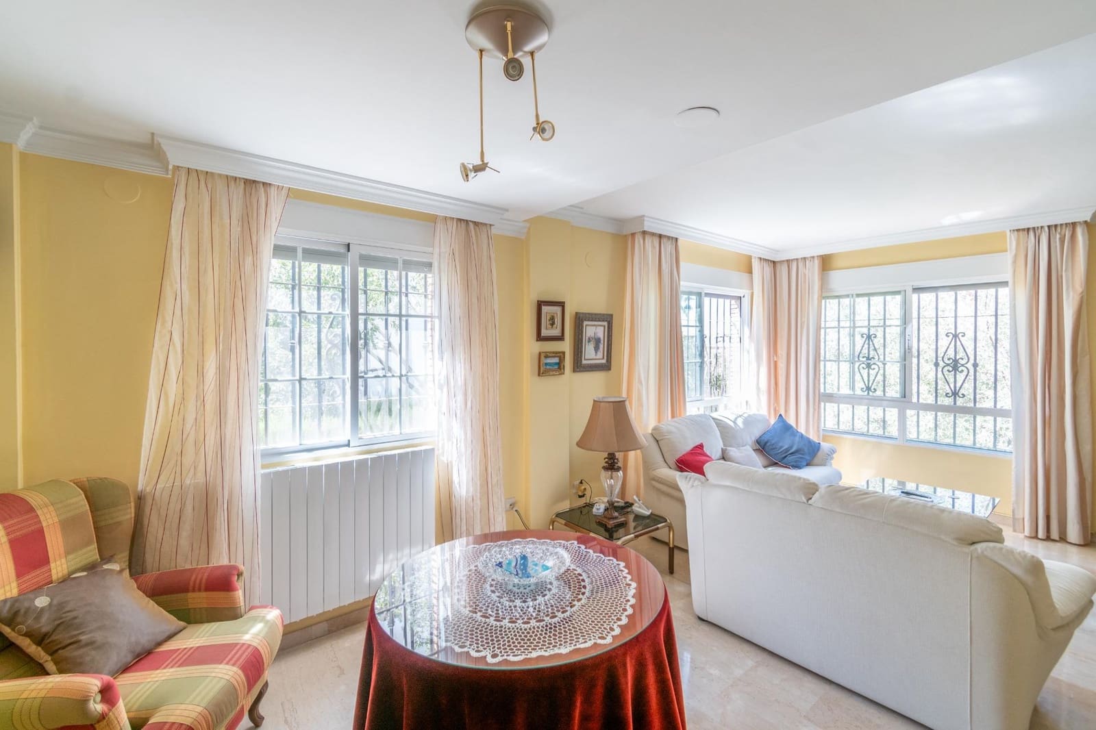 4 Zimmer Villa zu verkaufen in La Zubia mit Pool Garage - 380.000 € (Ref: 9419711)