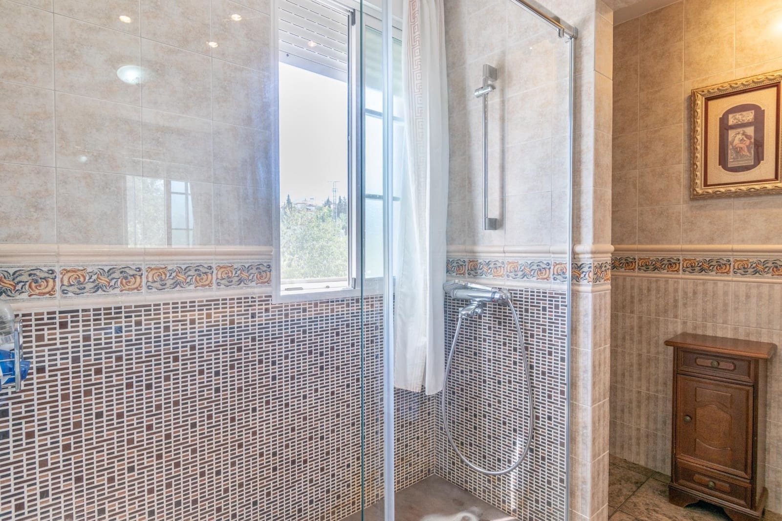 4 Zimmer Villa zu verkaufen in La Zubia mit Pool Garage - 380.000 € (Ref: 9419711)