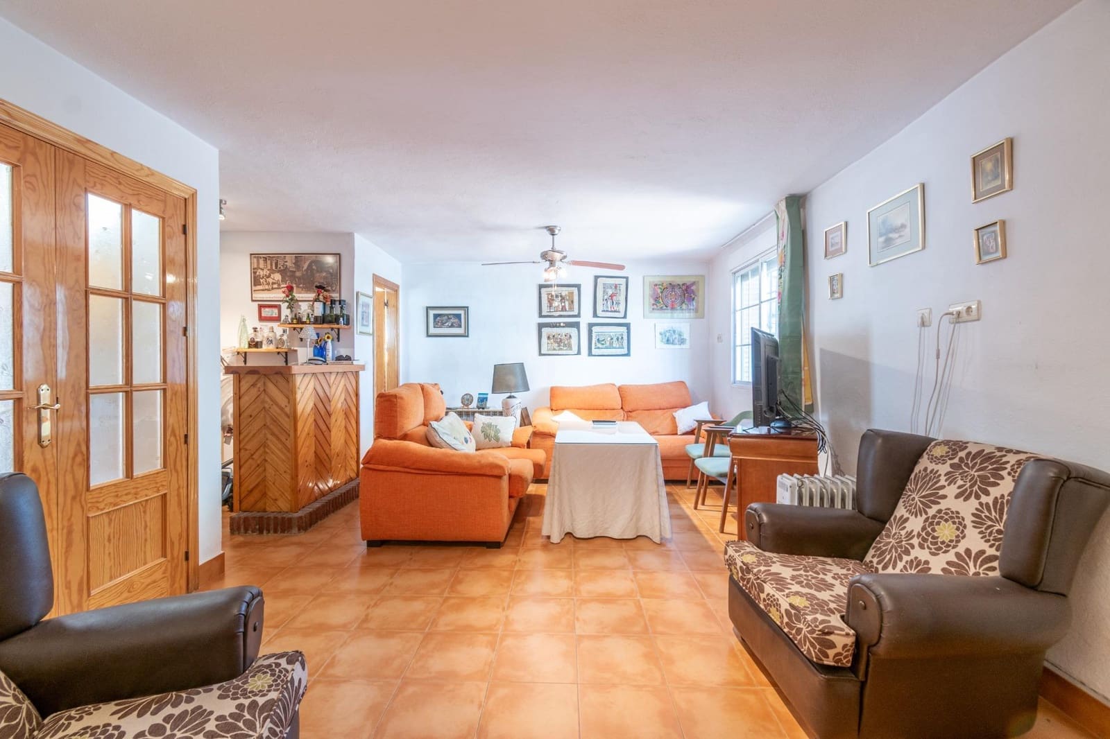 4 Zimmer Villa zu verkaufen in La Zubia mit Pool Garage - 380.000 € (Ref: 9419711)