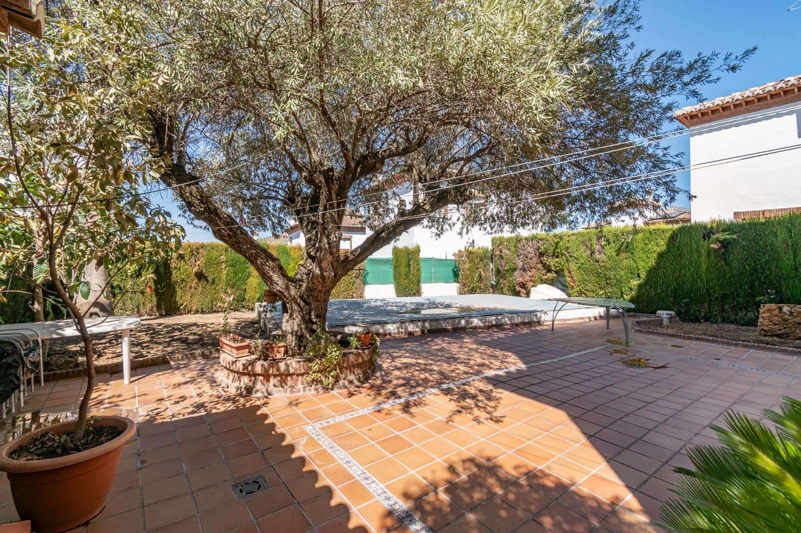 4 Zimmer Villa zu verkaufen in La Zubia mit Pool Garage - 380.000 € (Ref: 9419711)