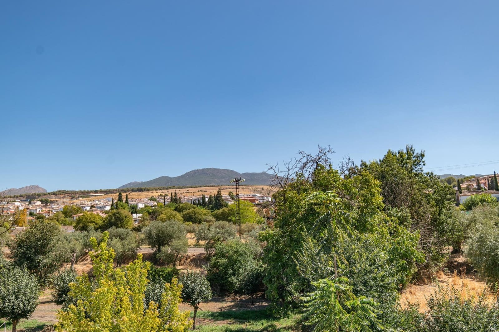 4 Zimmer Villa zu verkaufen in La Zubia mit Pool Garage - 380.000 € (Ref: 9419711)