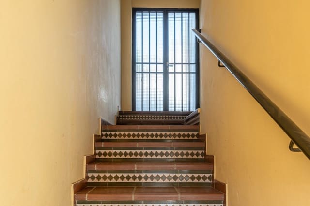 4 sypialnia Apartament na sprzedaż w Guadix z garażem - 165 000 € (Ref: 9419712)