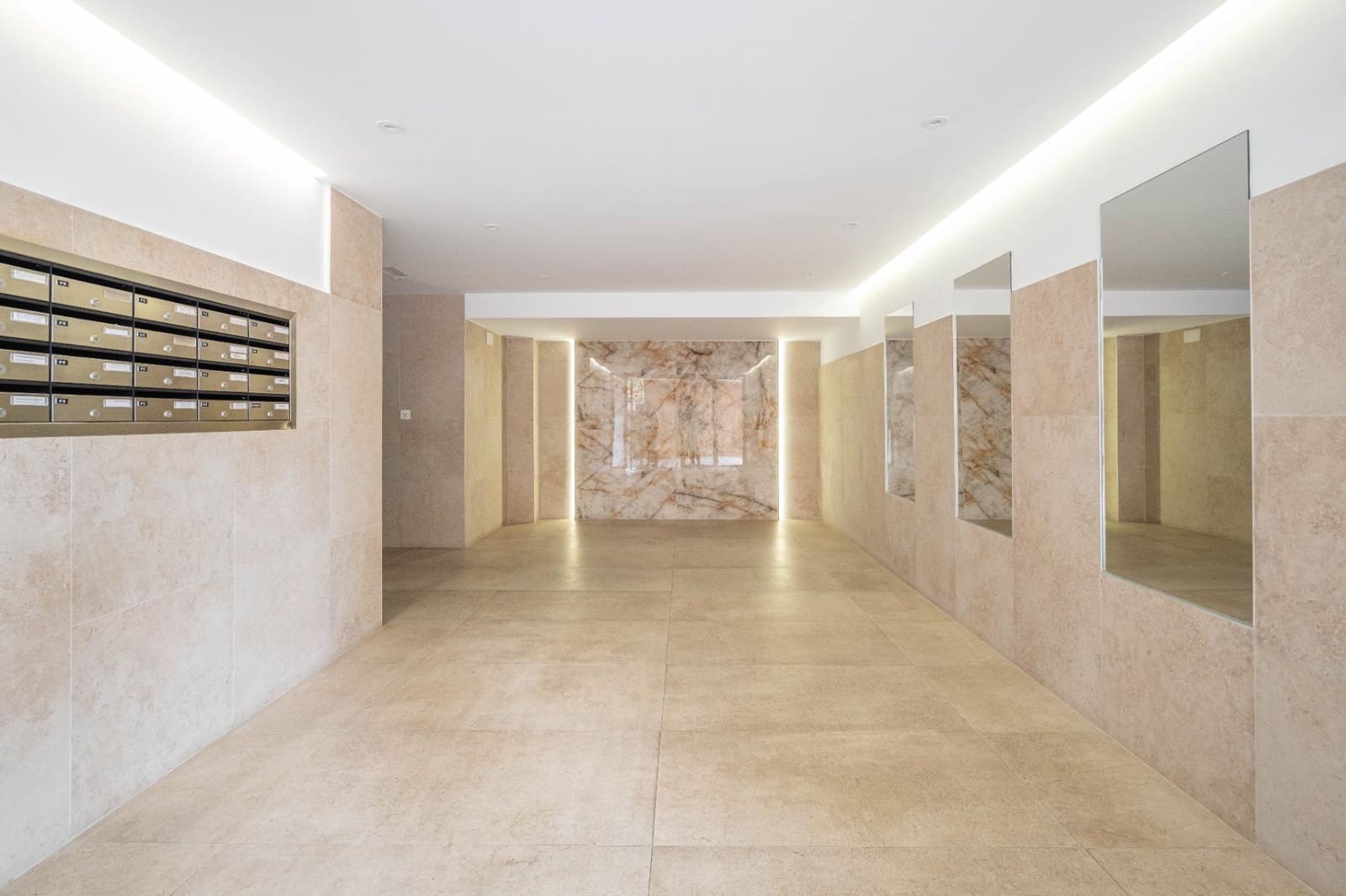 4 Zimmer Wohnung zu verkaufen in Granada Stadt mit Garage - 297.000 € (Ref: 9419716)