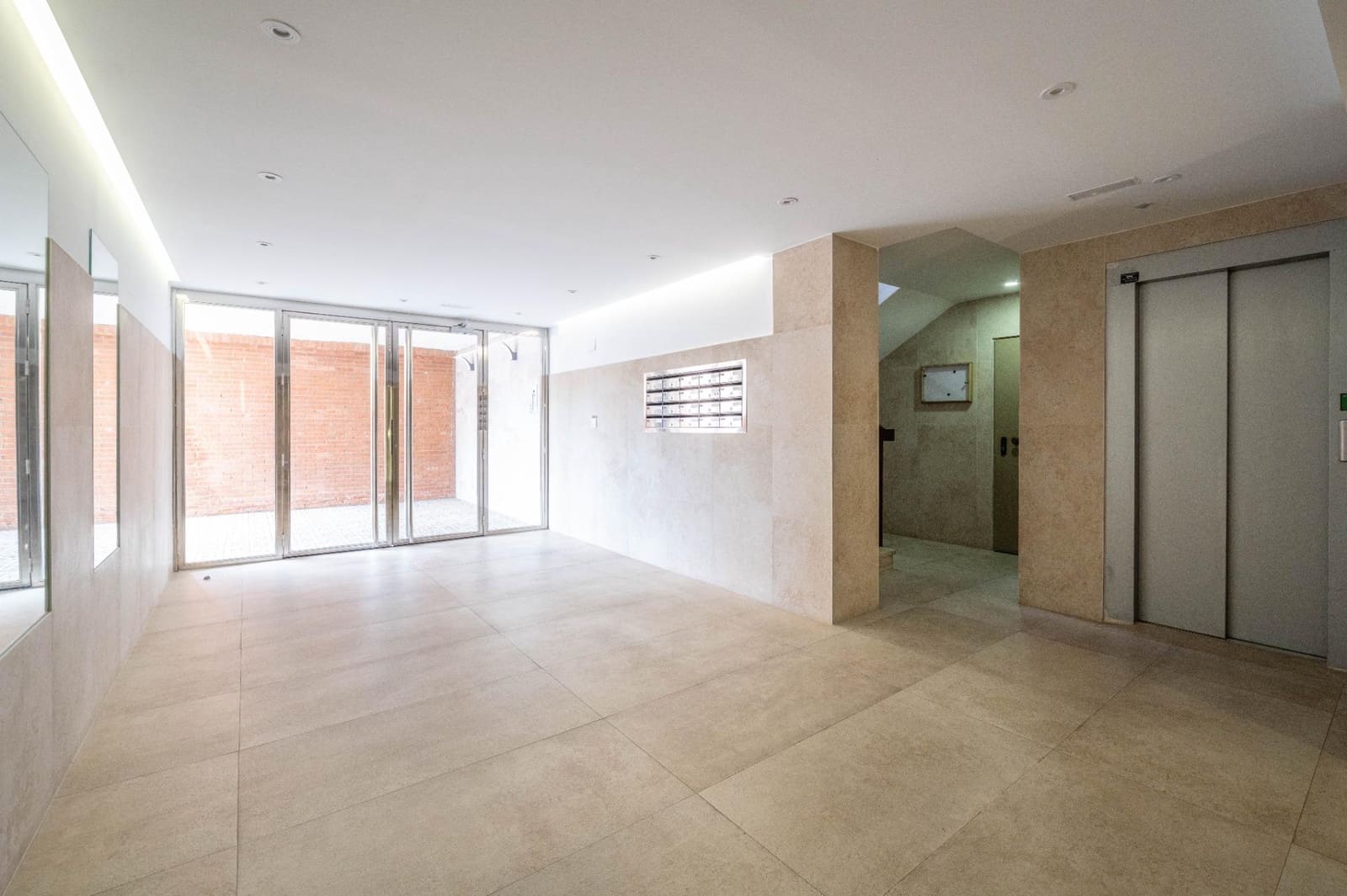 4 Zimmer Wohnung zu verkaufen in Granada Stadt mit Garage - 297.000 € (Ref: 9419716)