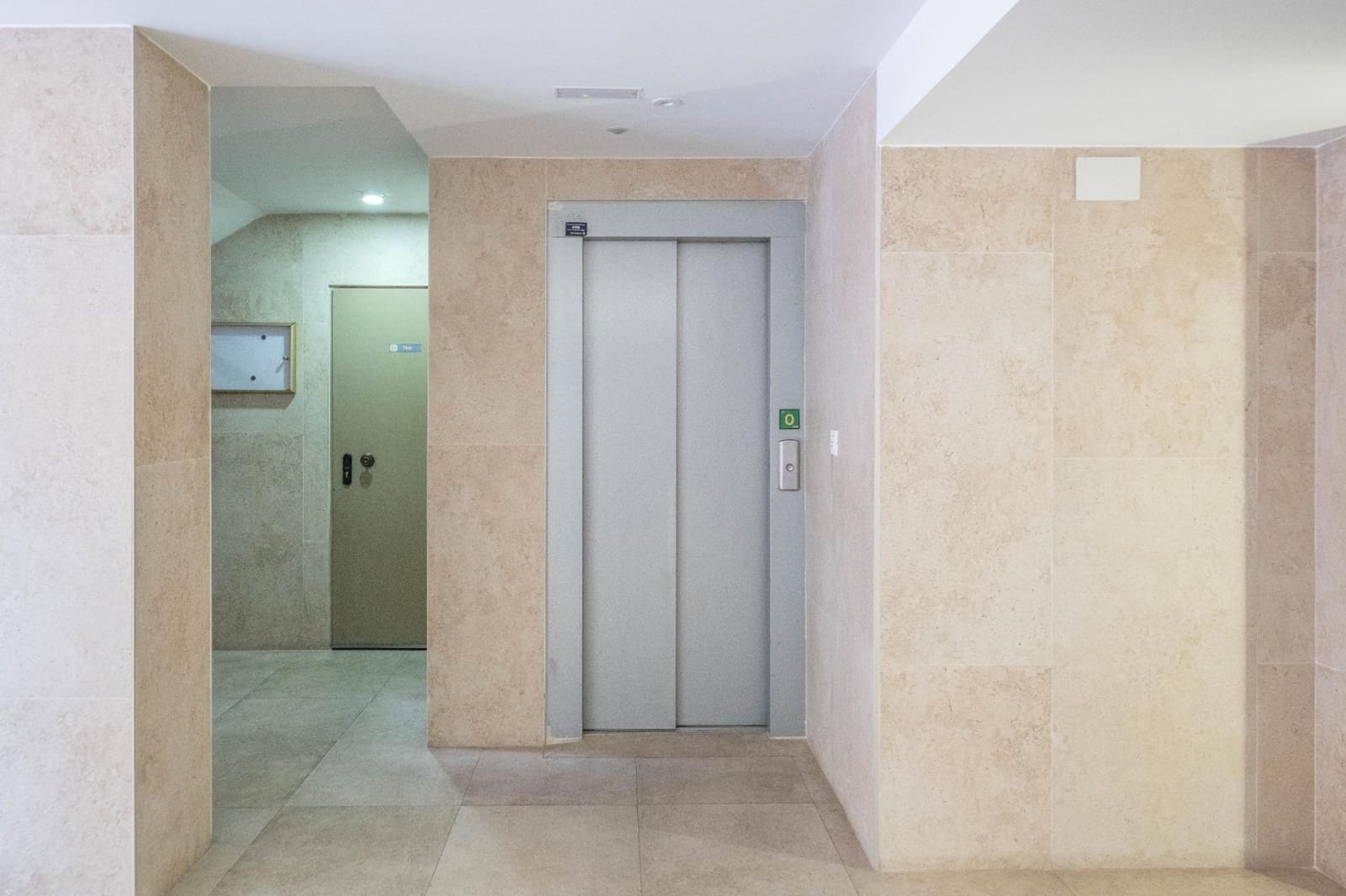 4 Zimmer Wohnung zu verkaufen in Granada Stadt mit Garage - 297.000 € (Ref: 9419716)