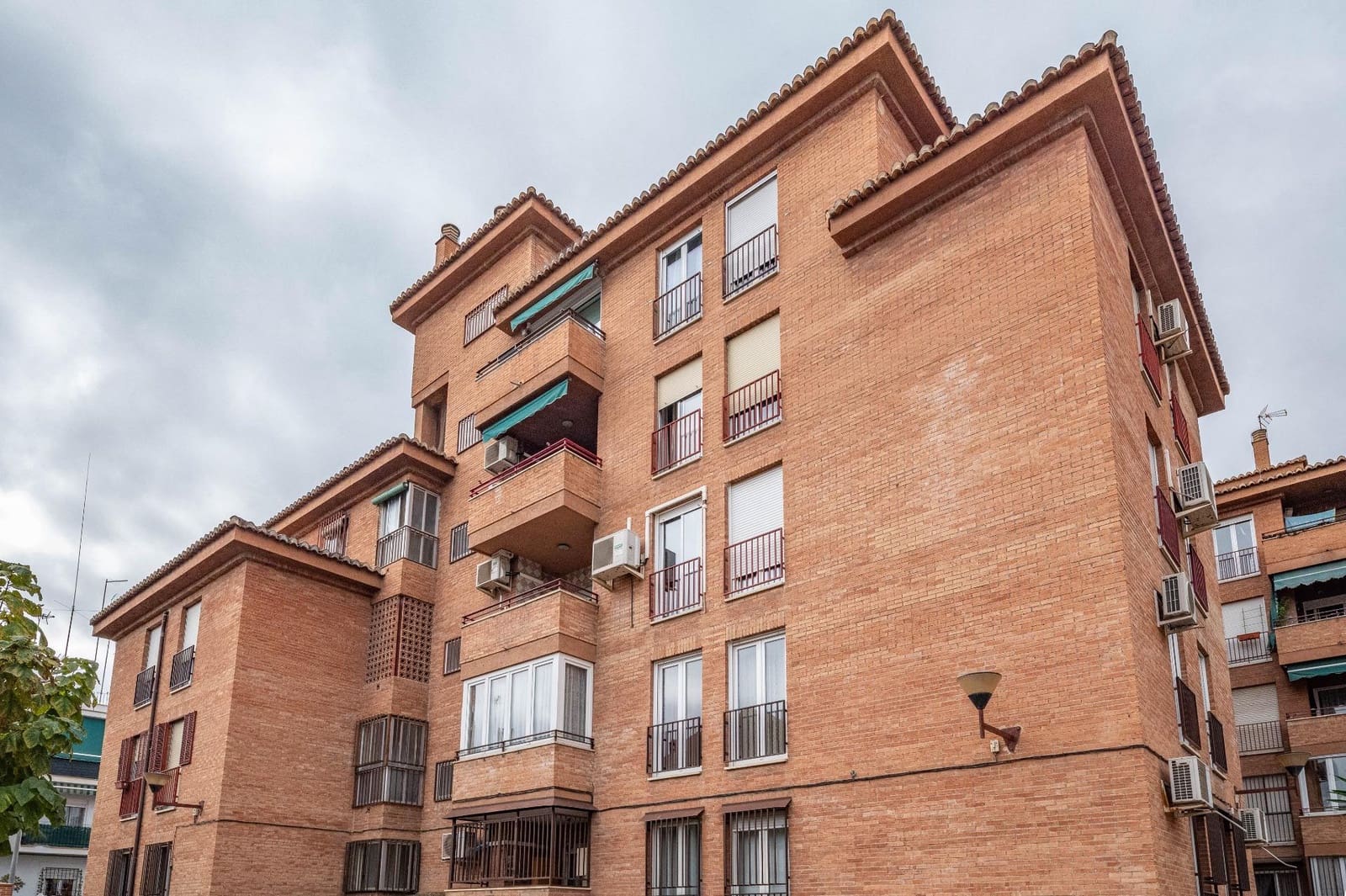 4 Zimmer Wohnung zu verkaufen in Granada Stadt mit Garage - 297.000 € (Ref: 9419716)