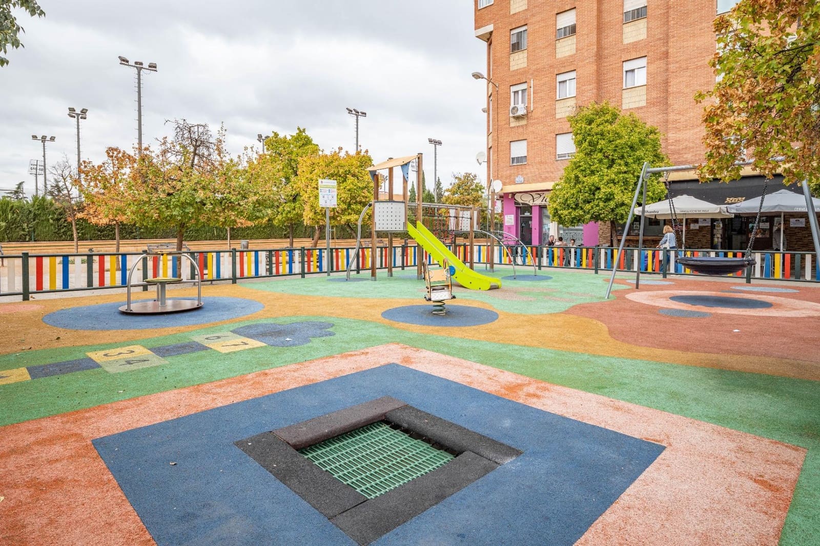 4 Zimmer Wohnung zu verkaufen in Granada Stadt mit Garage - 297.000 € (Ref: 9419716)