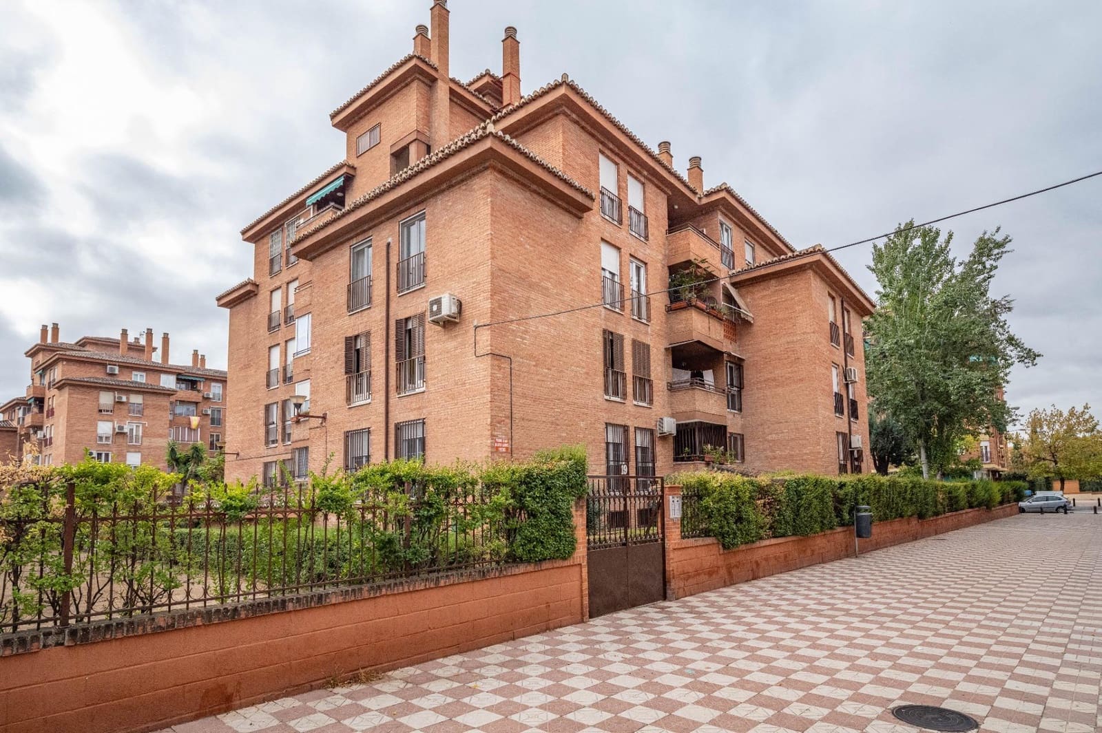 4 Zimmer Wohnung zu verkaufen in Granada Stadt mit Garage - 297.000 € (Ref: 9419716)