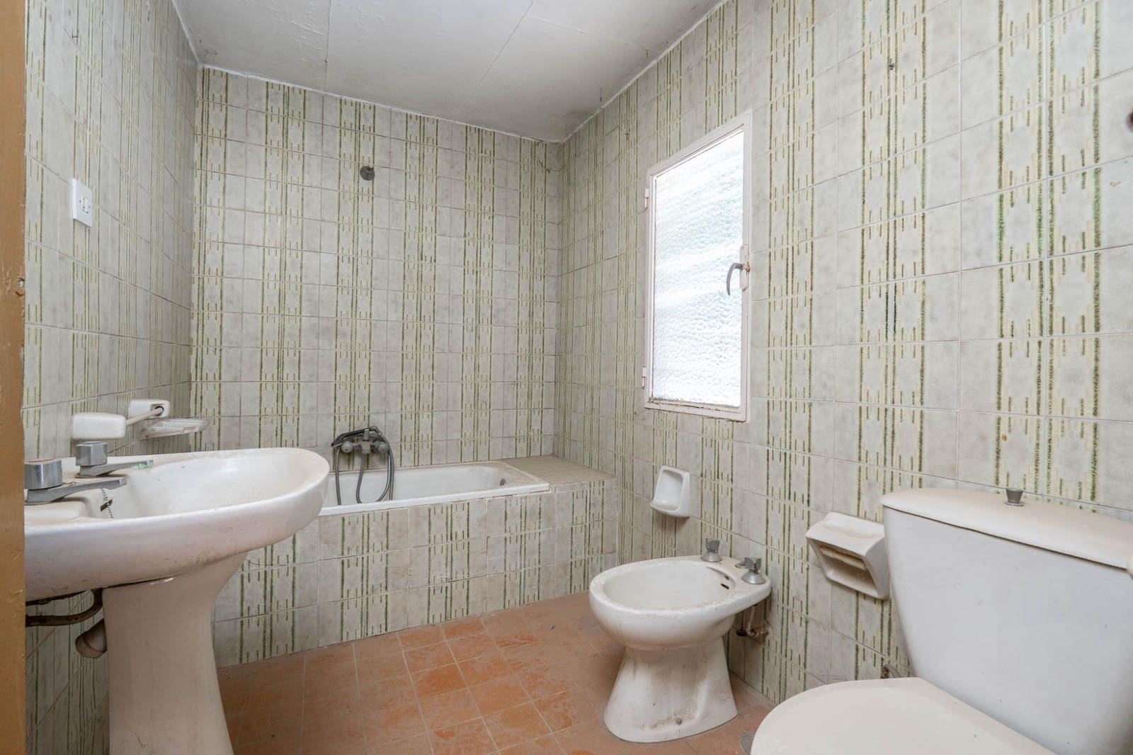 4 bedroom Finca/Country House for sale in Ogijares - € 79,500 (Ref: 9419720)