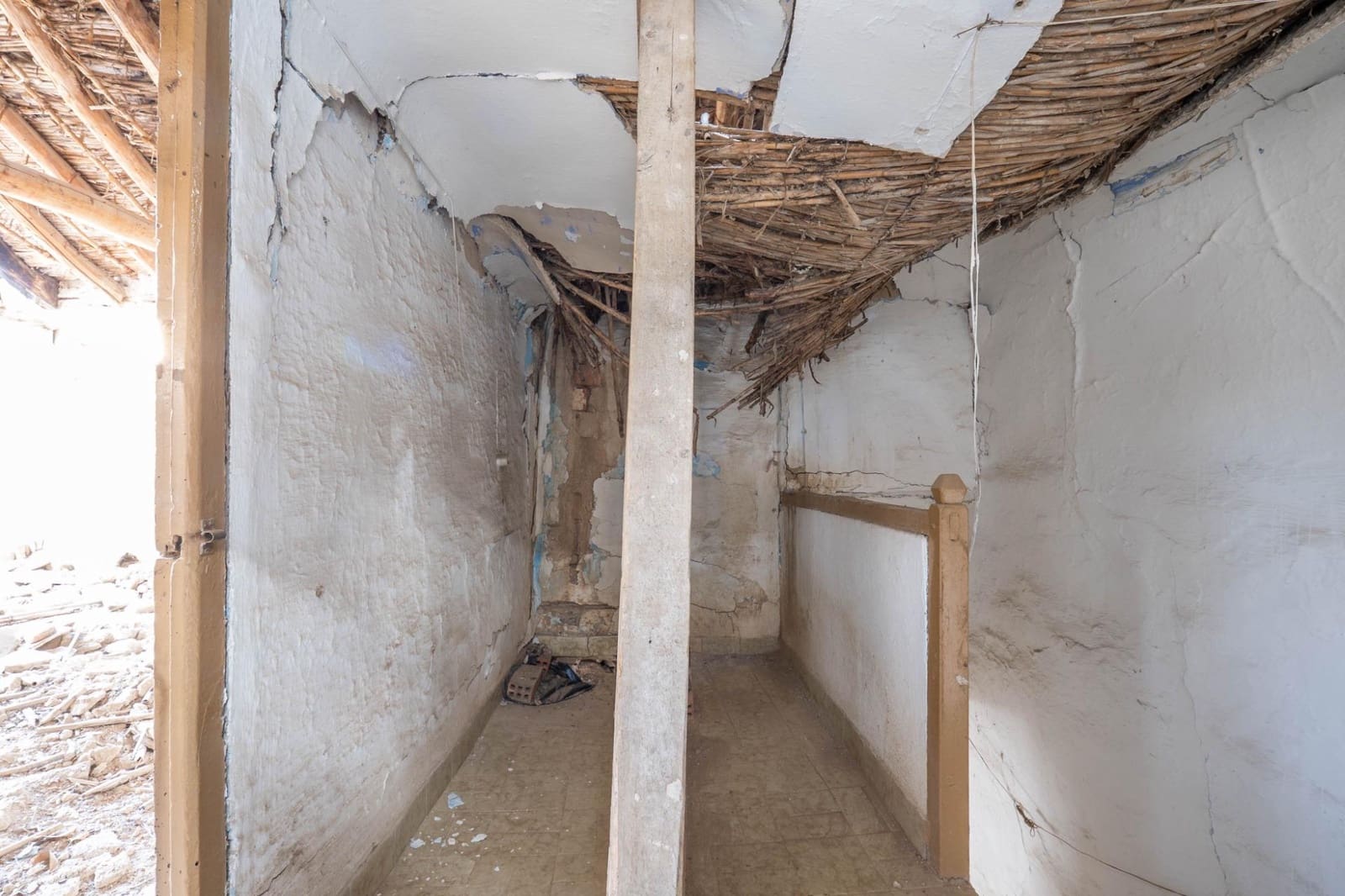 4 bedroom Finca/Country House for sale in Ogijares - € 79,500 (Ref: 9419720)