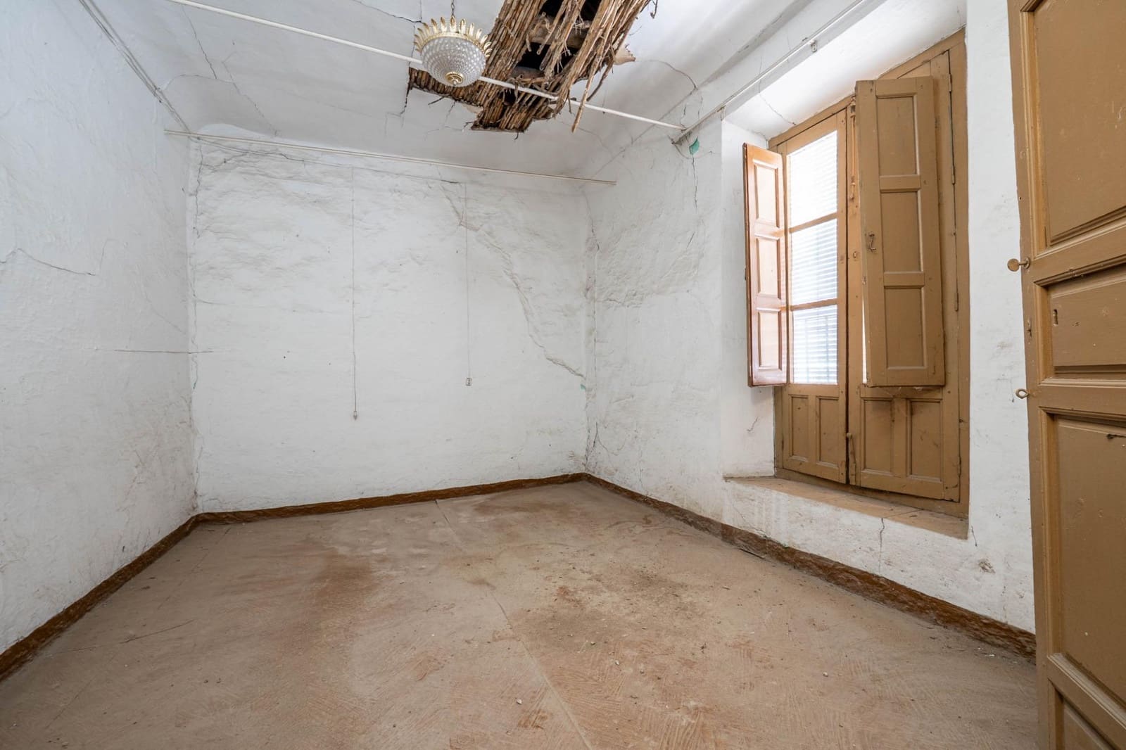 4 bedroom Finca/Country House for sale in Ogijares - € 79,500 (Ref: 9419720)