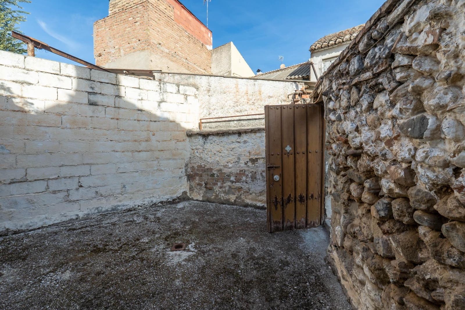 4 bedroom Finca/Country House for sale in Ogijares - € 79,500 (Ref: 9419720)