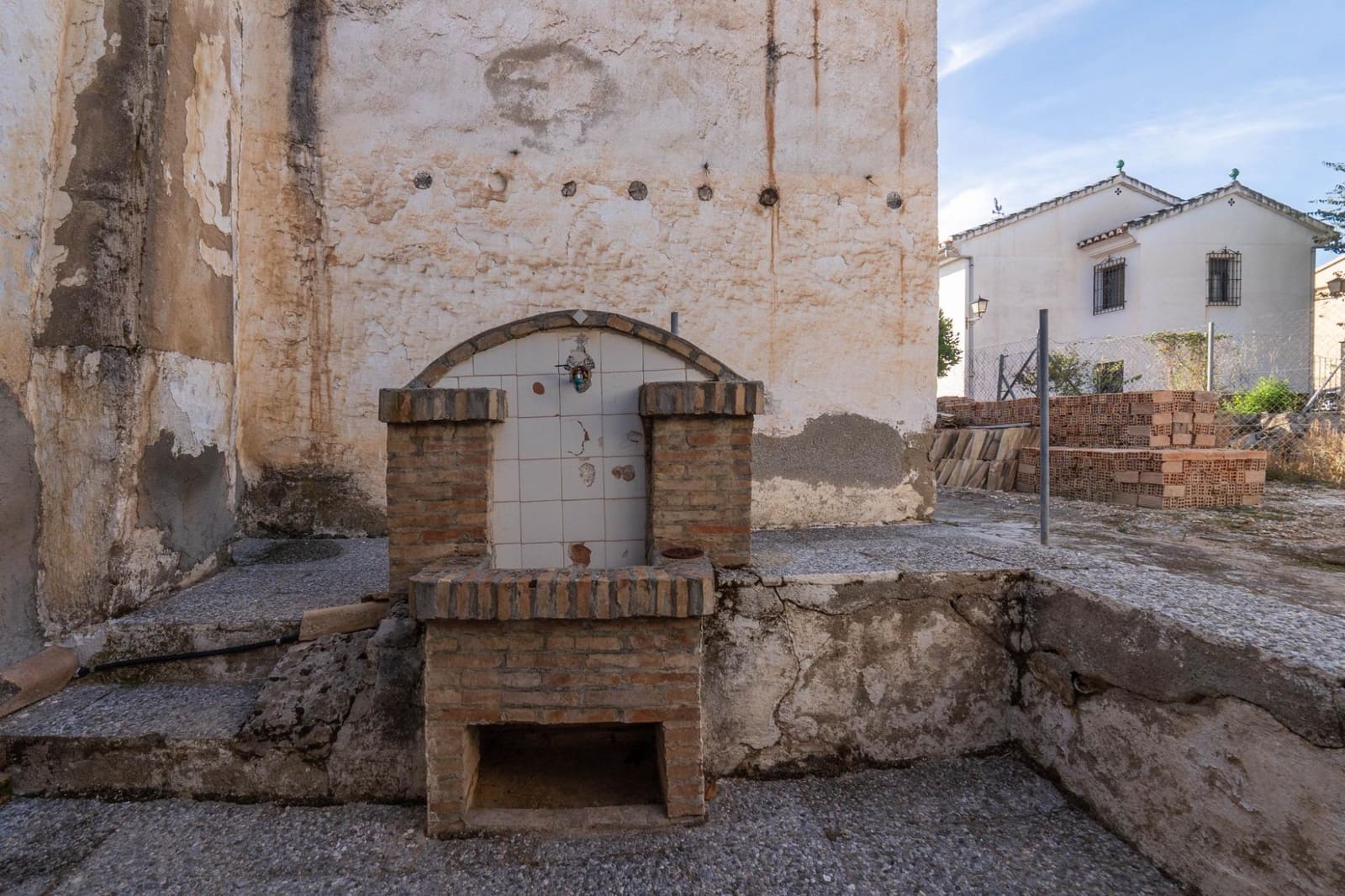 4 bedroom Finca/Country House for sale in Ogijares - € 79,500 (Ref: 9419720)