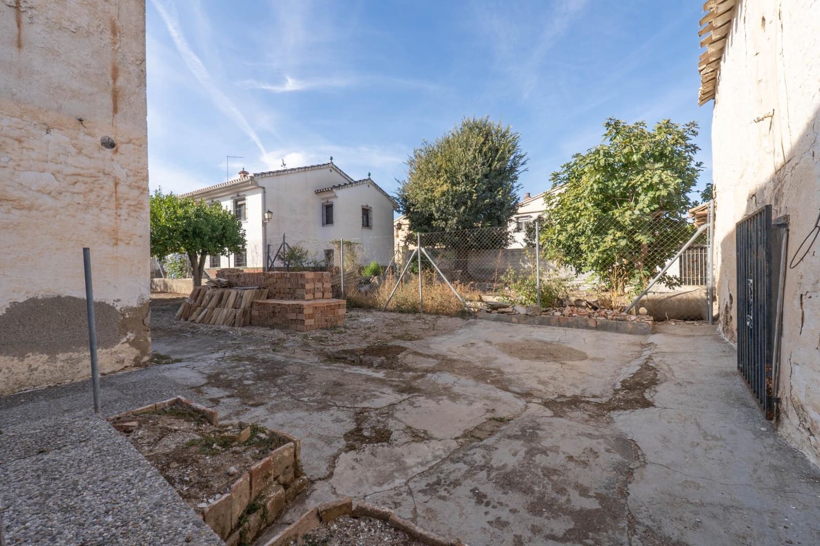 4 bedroom Finca/Country House for sale in Ogijares - € 79,500 (Ref: 9419720)