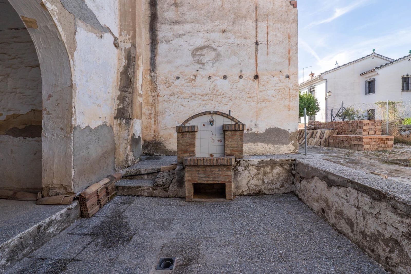 4 bedroom Finca/Country House for sale in Ogijares - € 79,500 (Ref: 9419720)