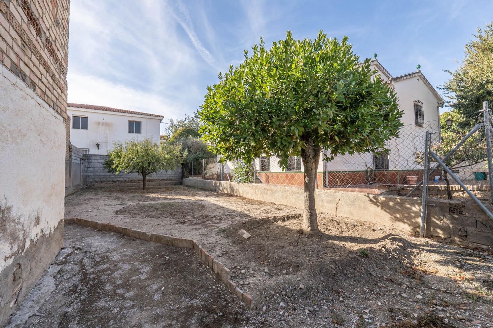 4 bedroom Finca/Country House for sale in Ogijares - € 79,500 (Ref: 9419720)