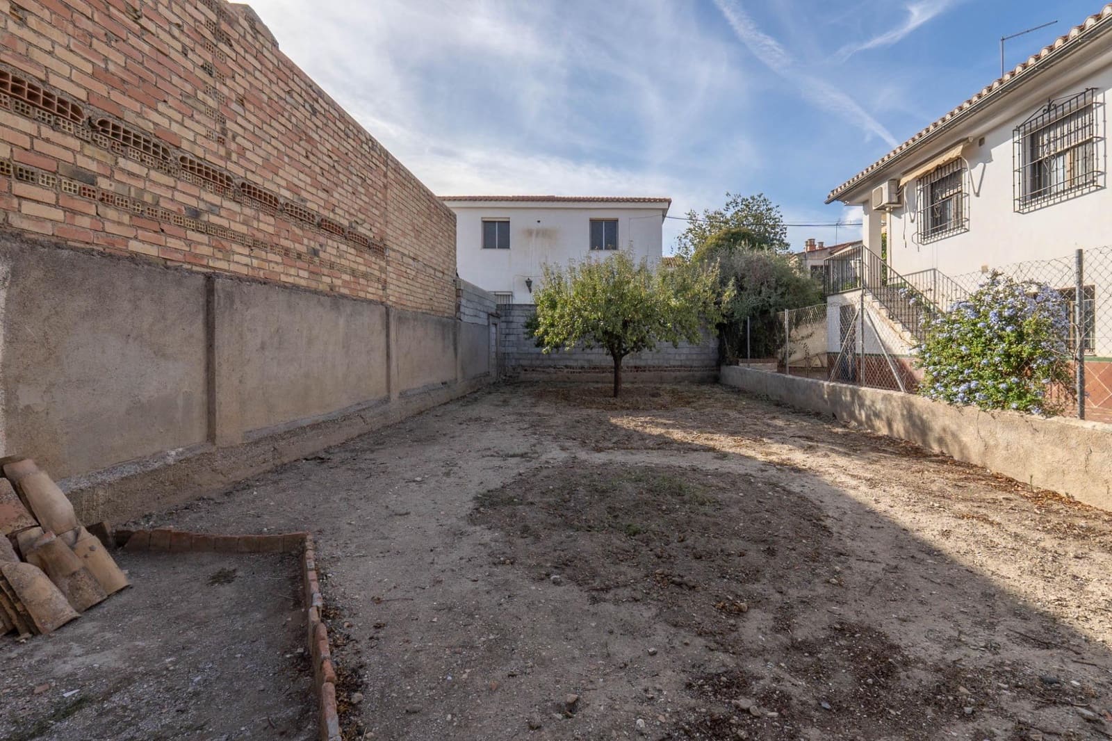 4 bedroom Finca/Country House for sale in Ogijares - € 79,500 (Ref: 9419720)