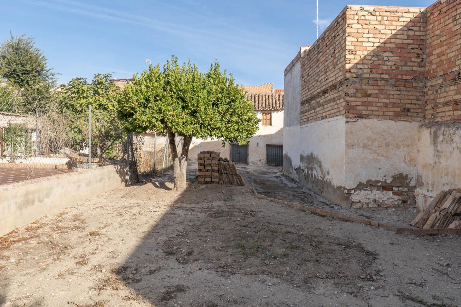 4 bedroom Finca/Country House for sale in Ogijares - € 79,500 (Ref: 9419720)