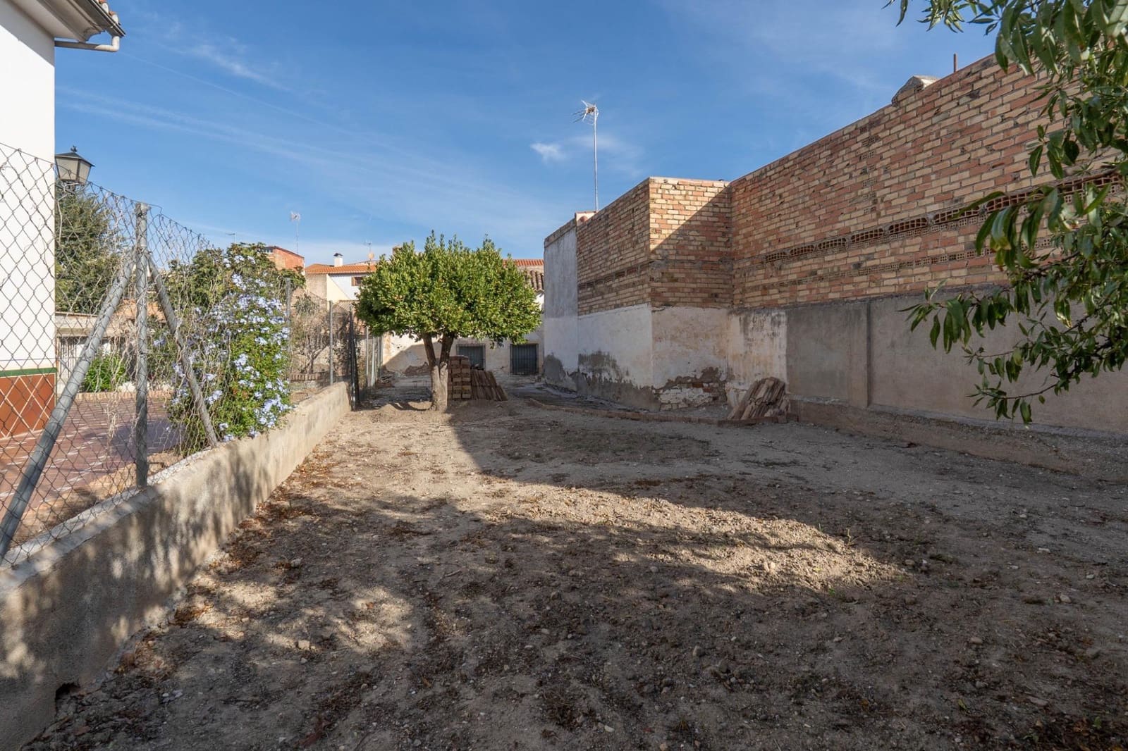 4 bedroom Finca/Country House for sale in Ogijares - € 79,500 (Ref: 9419720)