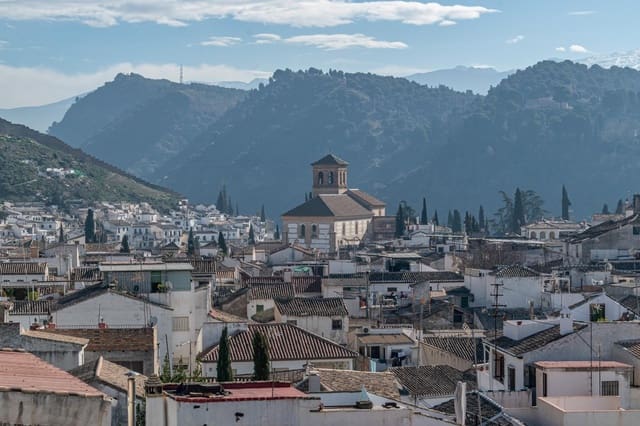 5 makuuhuone Yritys myytävänä paikassa Granada kaupunki - 289 000 € (Ref: 9419723)