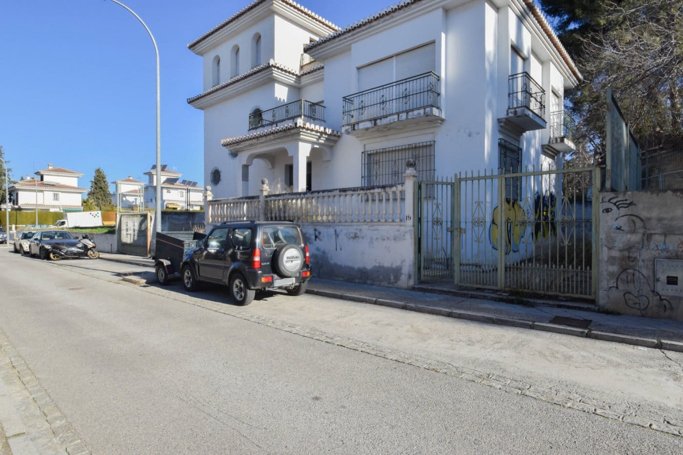 Commercial for sale in Granada city - € 455,000 (Ref: 9419726)