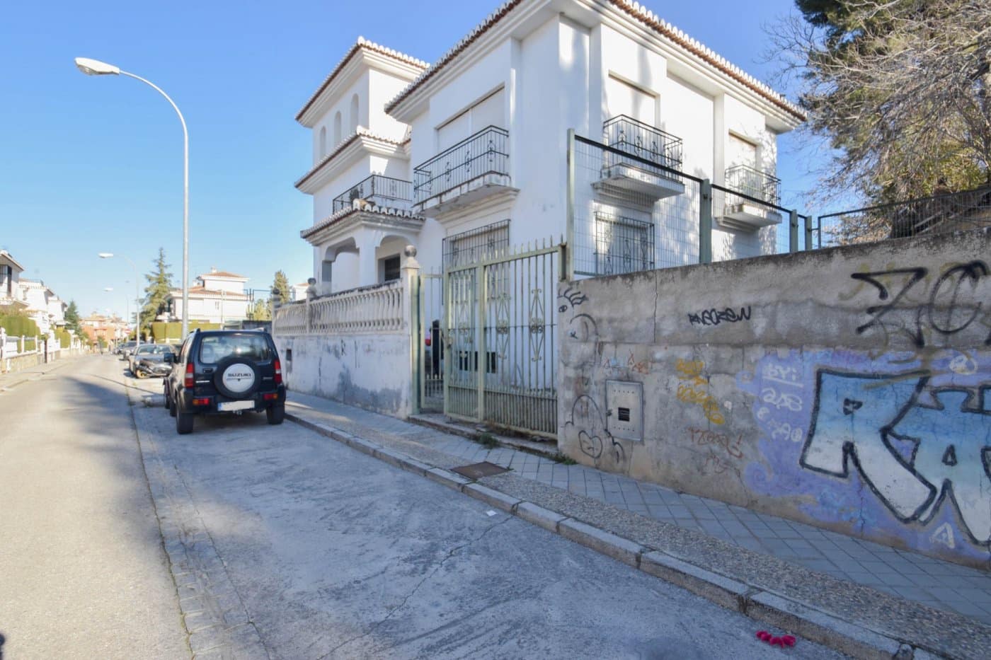 Commercial for sale in Granada city - € 455,000 (Ref: 9419726)