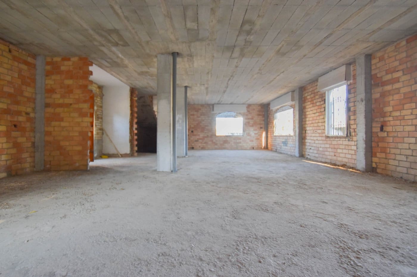 Commercial for sale in Granada city - € 455,000 (Ref: 9419726)