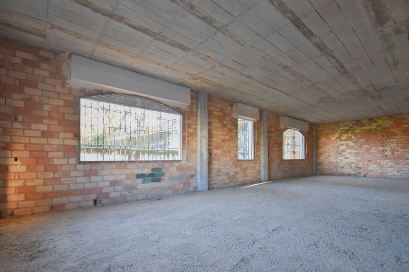 Commercial for sale in Granada city - € 455,000 (Ref: 9419726)