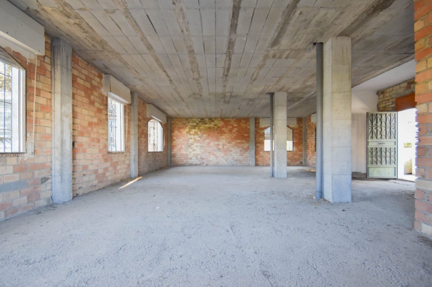 Commercial for sale in Granada city - € 455,000 (Ref: 9419726)