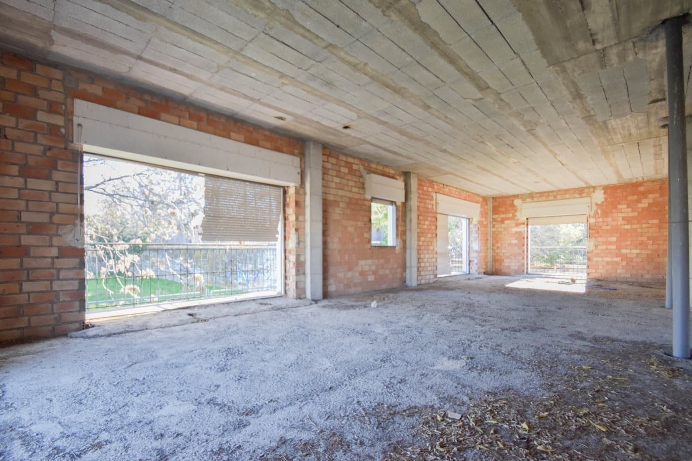 Commercial for sale in Granada city - € 455,000 (Ref: 9419726)