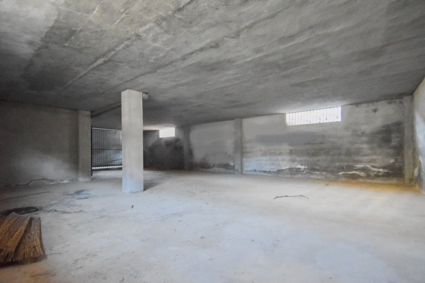 Commercial for sale in Granada city - € 455,000 (Ref: 9419726)