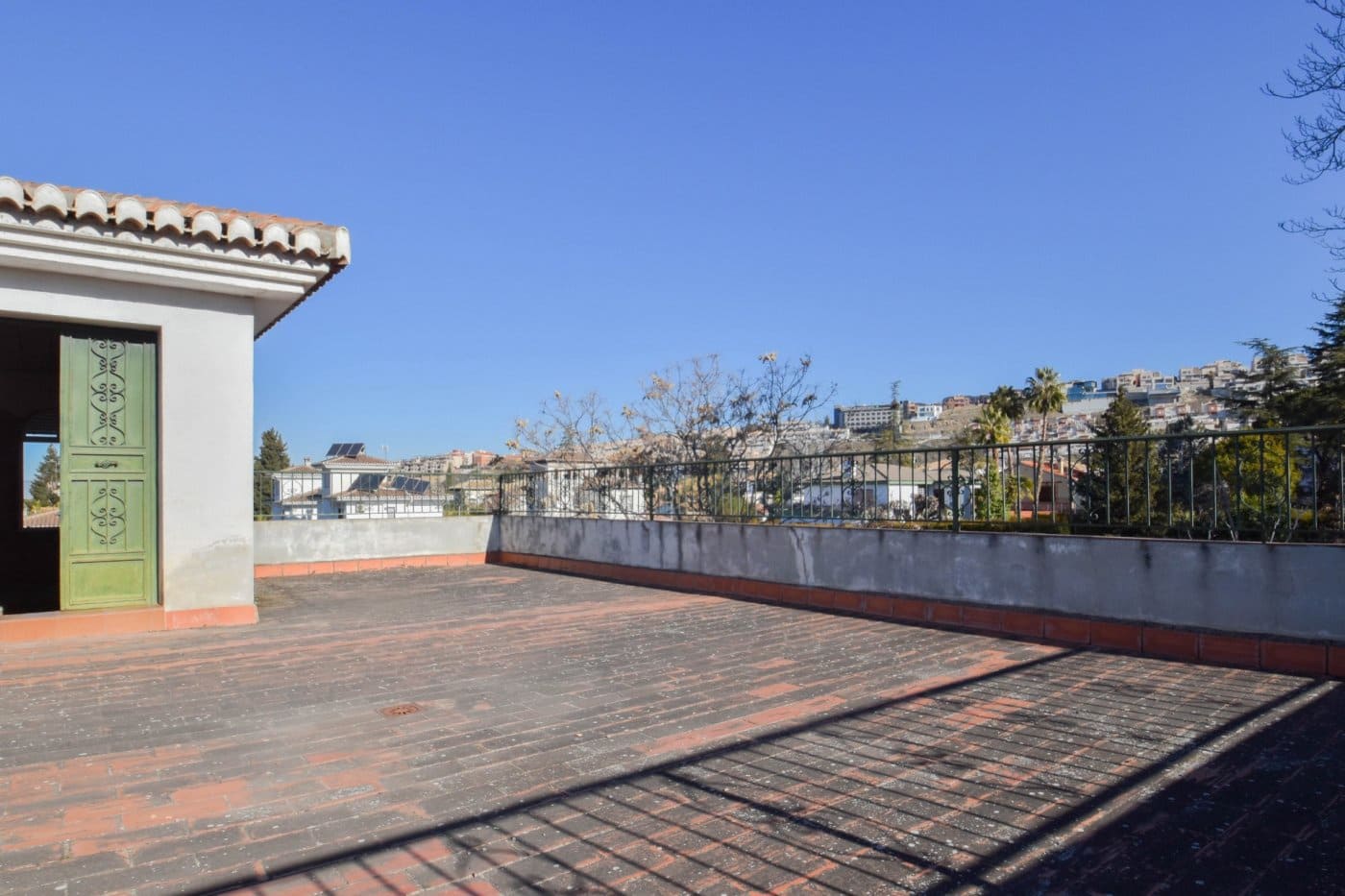 Commercial for sale in Granada city - € 455,000 (Ref: 9419726)