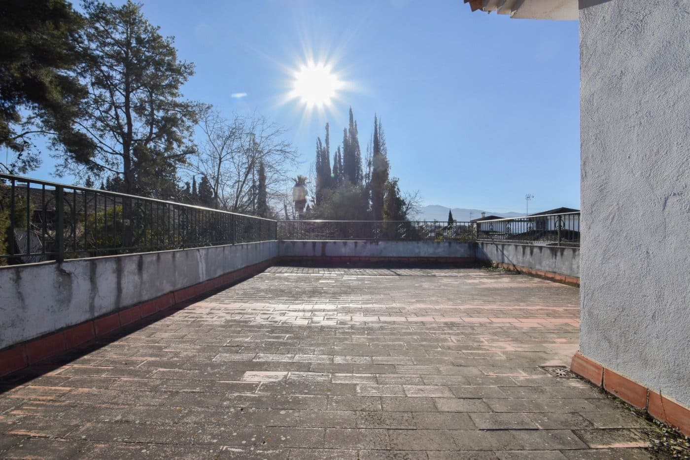 Commercial for sale in Granada city - € 455,000 (Ref: 9419726)