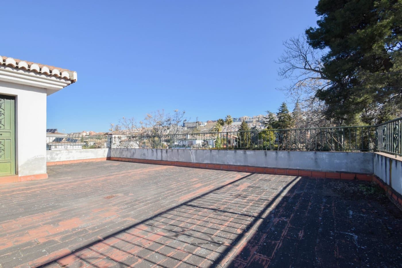 Commercial for sale in Granada city - € 455,000 (Ref: 9419726)