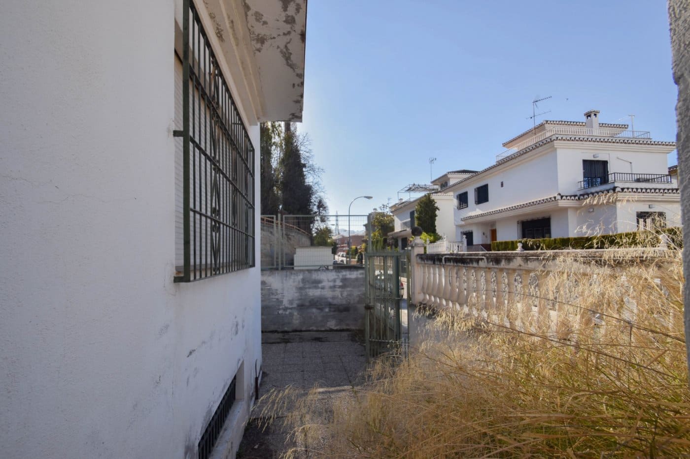 Commercial for sale in Granada city - € 455,000 (Ref: 9419726)