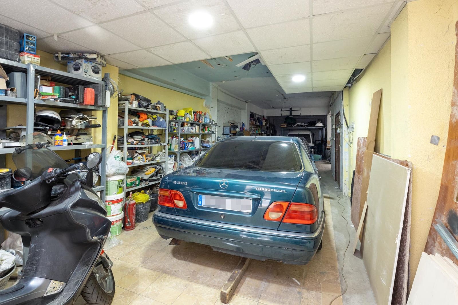 Erhverv til salg i Granada by med garage - € 60.000 (Ref: 9422389)